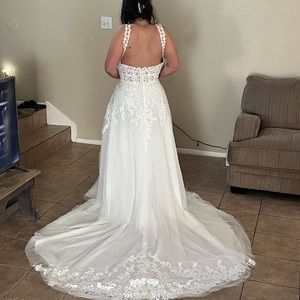 Mori Lee Bridal Gown. Never wore for the wedding, only to try on.